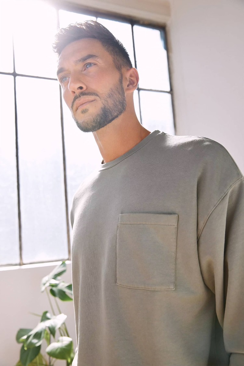 Pour vous mettre en jambe, rien de mieux qu'un jogging total confort qui match avec son sweat. Si seulement, votre to-do était aussi simple que cette tenue...